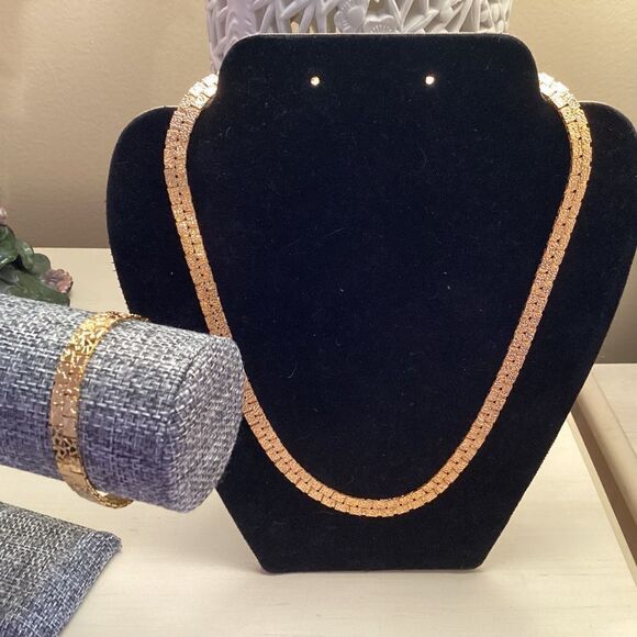 Goldtone Nugget Look Bracelet and Necklace Set - Picture 4 of 10